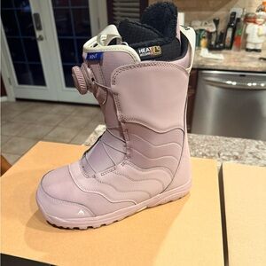 Brand new - Burton Women's Winter Boots - Light Purple